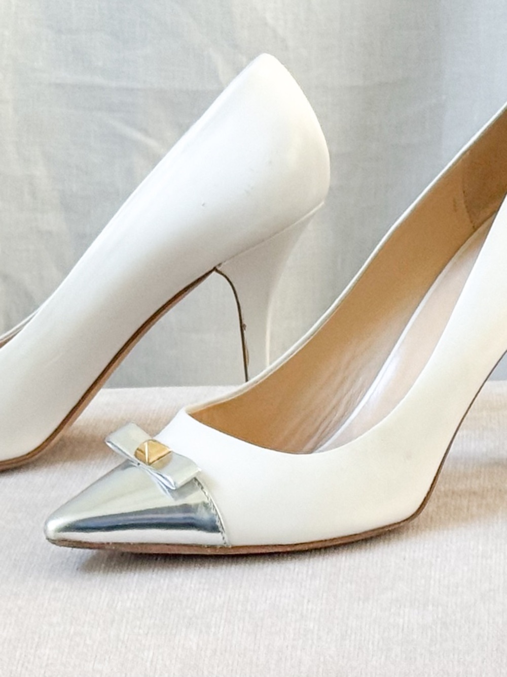 Kate Spade White Leather Silver Cap Toe Bow Pumps Heels 8B Italy